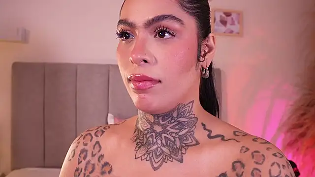 curvyliciousss online show from October 12, 4:53 pm