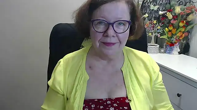 Adelewildx online show from April 28, 10:30 am