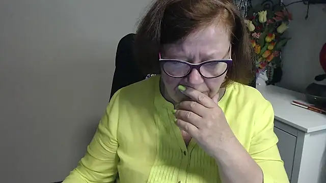 Adelewildx online show from May 14, 3:56 am