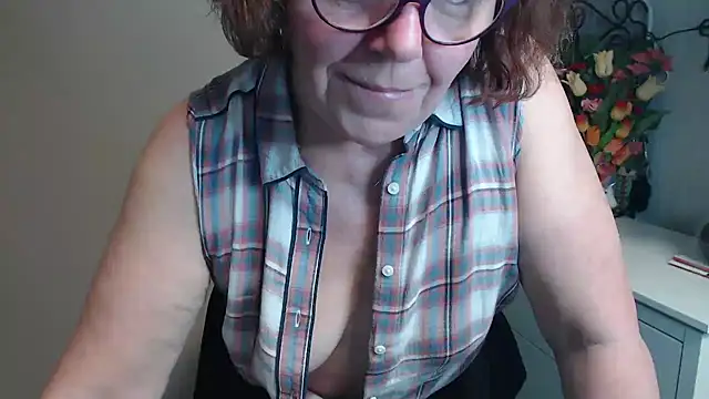 Adelewildx online show from May 5, 3:09 am
