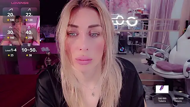 AnnieGOld  online show from October 11, 11:18 pm