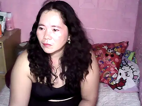 Snapshot of hotpusie_4u chatting on October 3, 7:46 am hotpusie 4u online show from October 3, 7:46 am