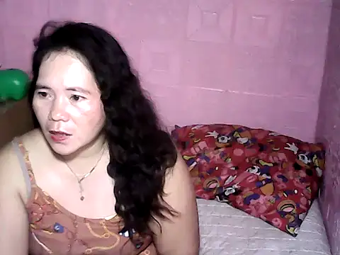 Snapshot of hotpusie_4u chatting on September 23, 12:53 am hotpusie 4u online show from September 23, 12:53 am