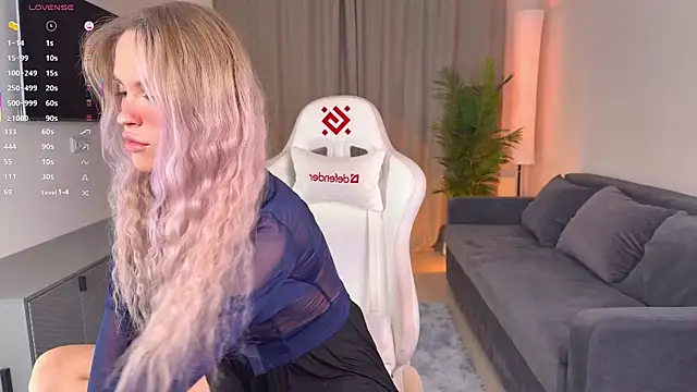 mikkixmeow online show from December 4, 11:56 am