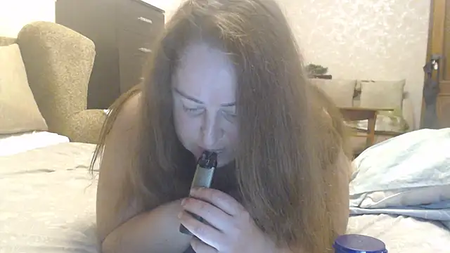 Amy August online show from May 7, 6:11 pm