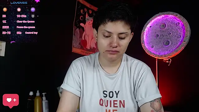 girl intense444 online show from May 18, 1:06 pm