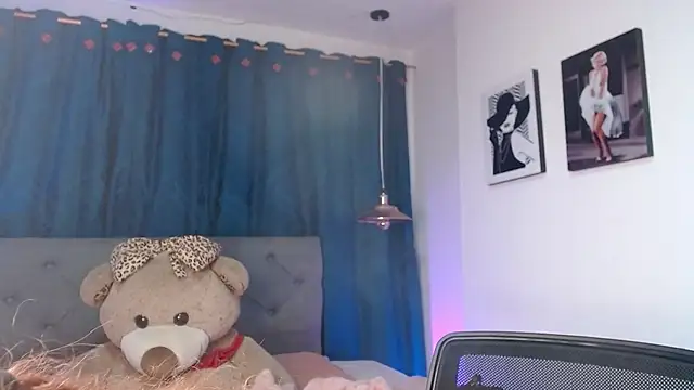 sarah lovesu online show from October 27, 9:20 pm