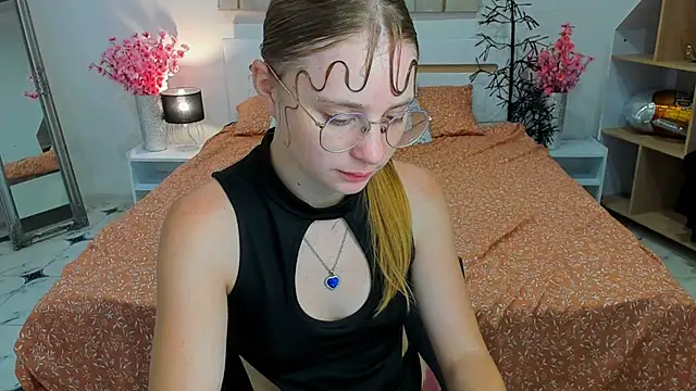 CharmedDoll online show from October 14, 12:30 pm