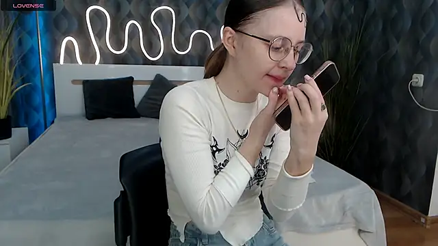 CharmedDoll online show from May 15, 6:16 am