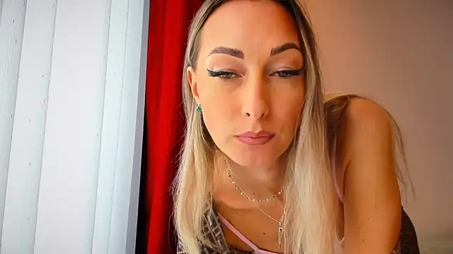 StarryHanna online show from May 14, 1:44 am