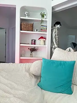 SerenaCloud online show from November 8, 9:53 pm