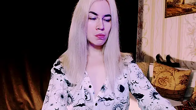 xxxcharismaaa online show from December 3, 6:16 am