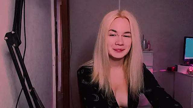 xxxcharismaaa online show from September 28, 5:03 am