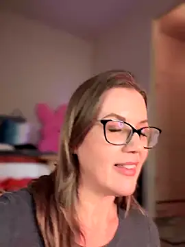 Snapshot of MaiseKnox chatting on September 12, 11:34 pm MaiseKnox online show from September 12, 11:34 pm
