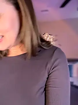 MaiseKnox online show from March 6, 12:06 am