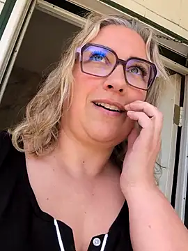 Canadian BBW online show from May 9, 8:11 pm
