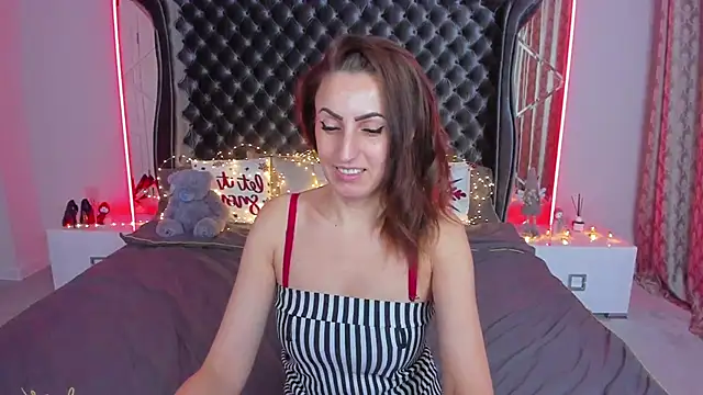 Rebecca Diamond online show from December 4, 7:10 am