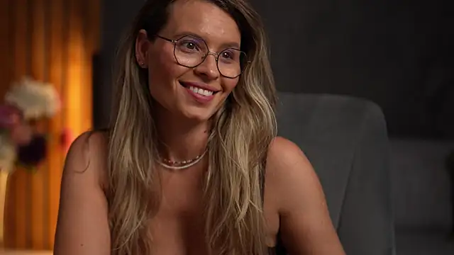 BrandyWhite online show from October 9, 5:55 am