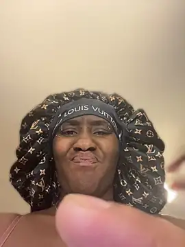 Foreignthababyy online show from May 18, 7:53 pm
