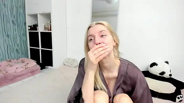 KenzieDawton online show from February 19, 6:51 pm