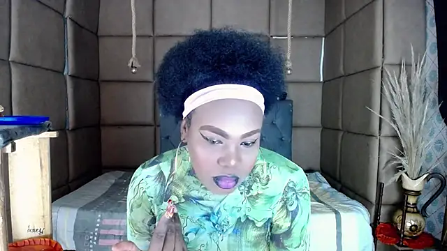 CatrinaGill online show from October 15, 9:39 pm