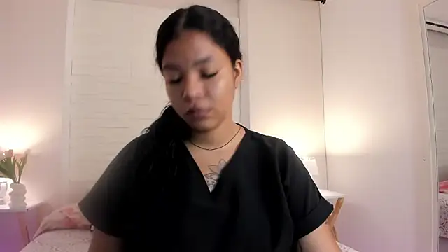 SophiaaStone online show from May 8, 12:19 pm