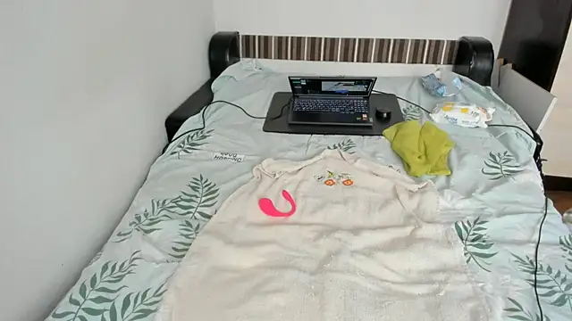 sweet-tinqerbell online show from December 22, 10:40 am