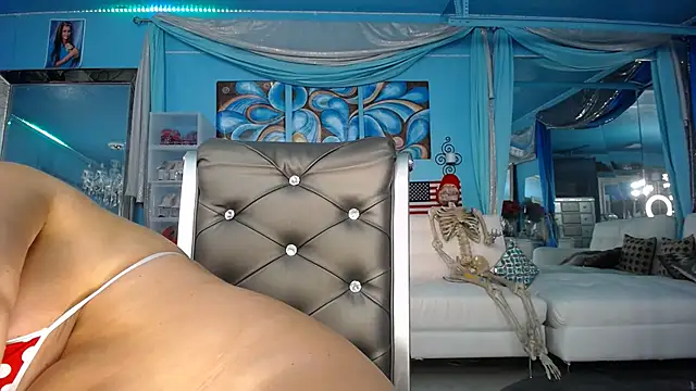 ADRIANNA FOX online show from October 4, 2:43 pm