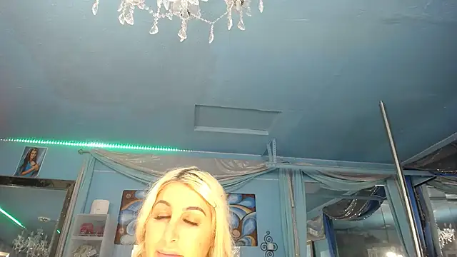 ADRIANNA FOX online show from May 25, 6:12 am