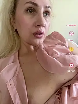 YourBlondee online show from May 26, 4:34 am