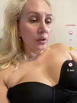 YourBlondee online show from May 16, 10:58 am