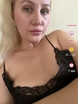 YourBlondee online show from April 29, 4:05 am