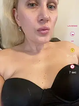 YourBlondee online show from May 8, 4:27 am