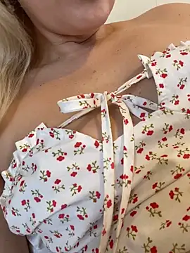 YourBlondee online show from February 16, 3:28 am