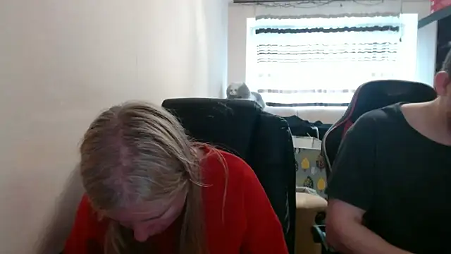 PeterAndJen online show from May 10, 8:27 am
