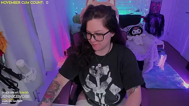 JennKenobi online show from November 3, 3:16 pm