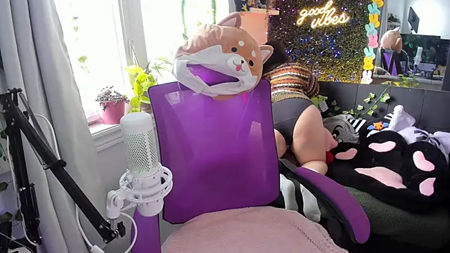 JennKenobi online show from March 27, 2:07 pm