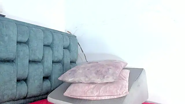 IsiisLovei online show from May 15, 4:43 pm