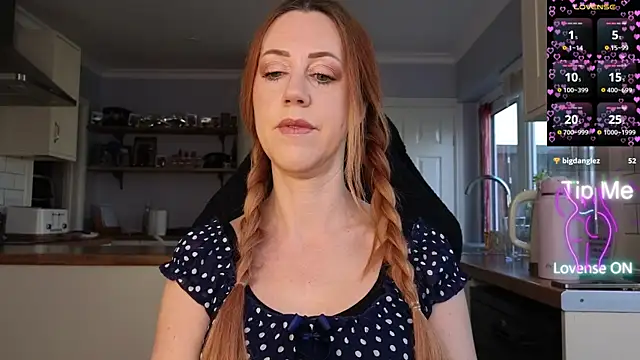 stripmequick online show from March 3, 10:10 am