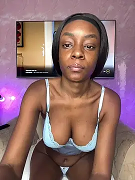 LauryHills online show from March 28, 9:24 pm