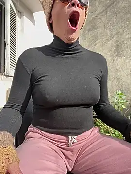 Alicbranca online show from May 28, 2:15 pm