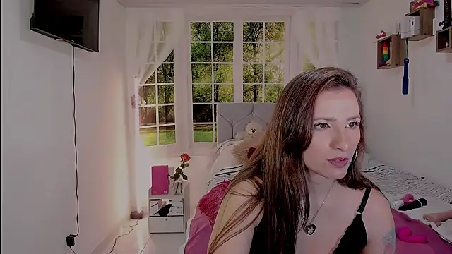 vanessabrown  online show from May 12, 4:13 pm