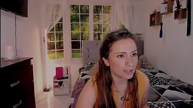 vanessabrown  online show from May 26, 4:17 pm