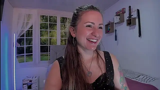 vanessabrown  online show from March 30, 2:27 pm