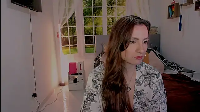 vanessabrown  online show from May 8, 2:09 pm