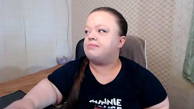 Janiffer MiMi online show from May 20, 4:15 pm