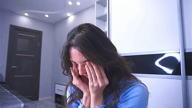 Holla Molly online show from February 4, 8:50 am