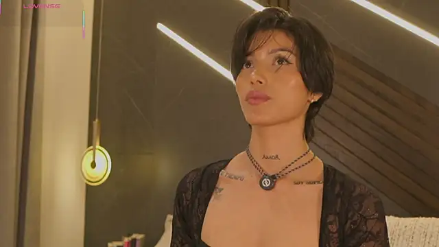 evamoretti online show from April 15, 11:38 pm