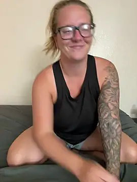 Lizzyloo online show from May 26, 5:56 pm