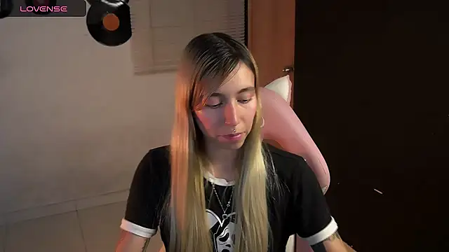 Saucy Jenn online show from May 30, 3:26 am